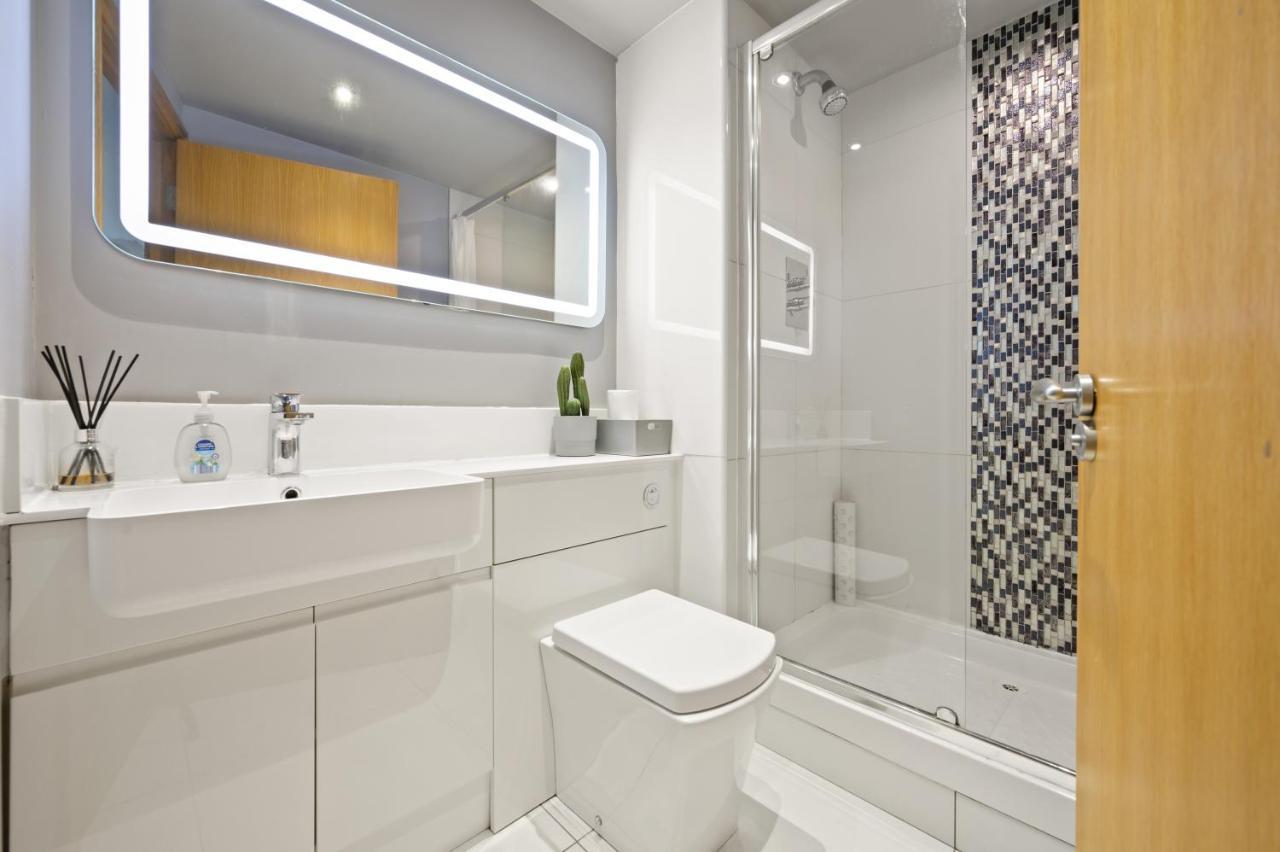 Lovely 2 Double Bedroom Flat With Patio แมนเชสเตอร์ ภายนอก รูปภาพ