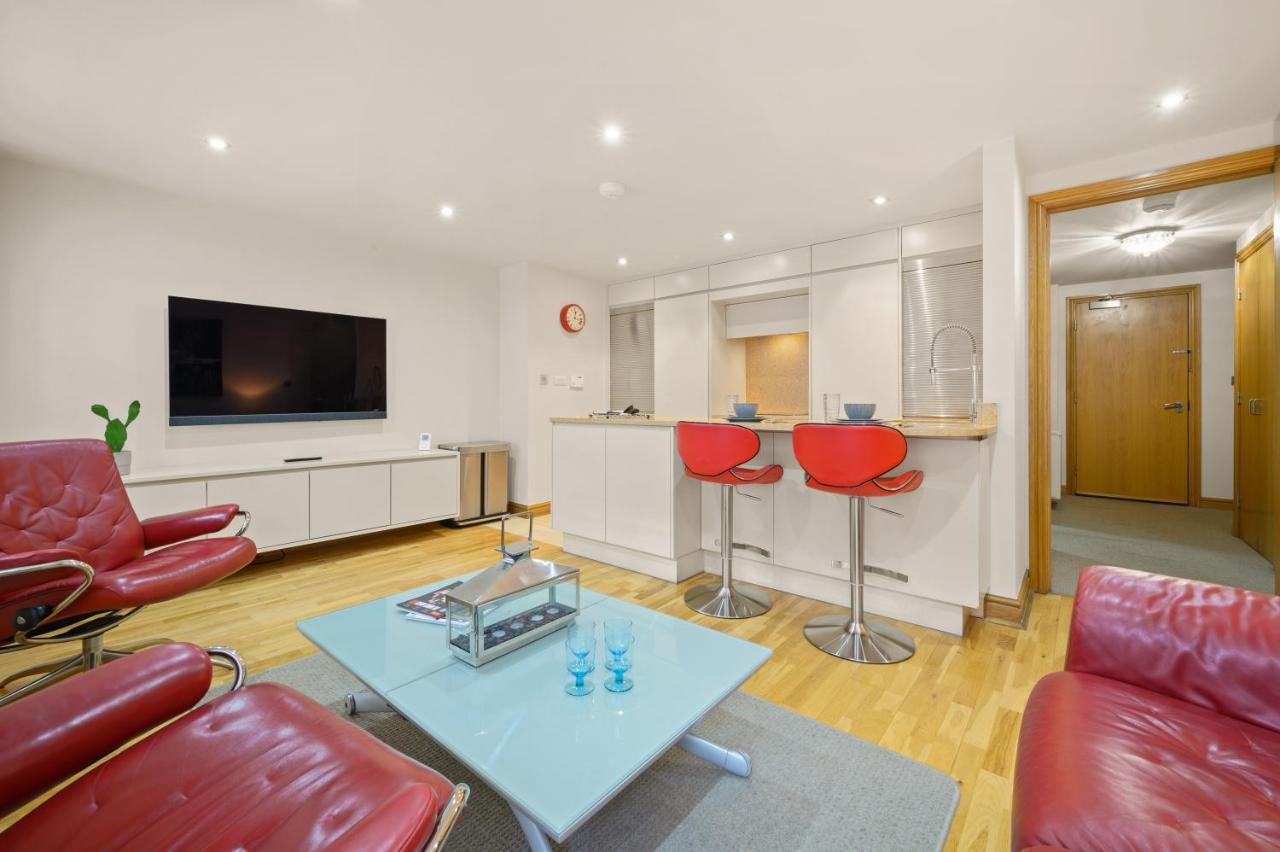 Lovely 2 Double Bedroom Flat With Patio แมนเชสเตอร์ ภายนอก รูปภาพ