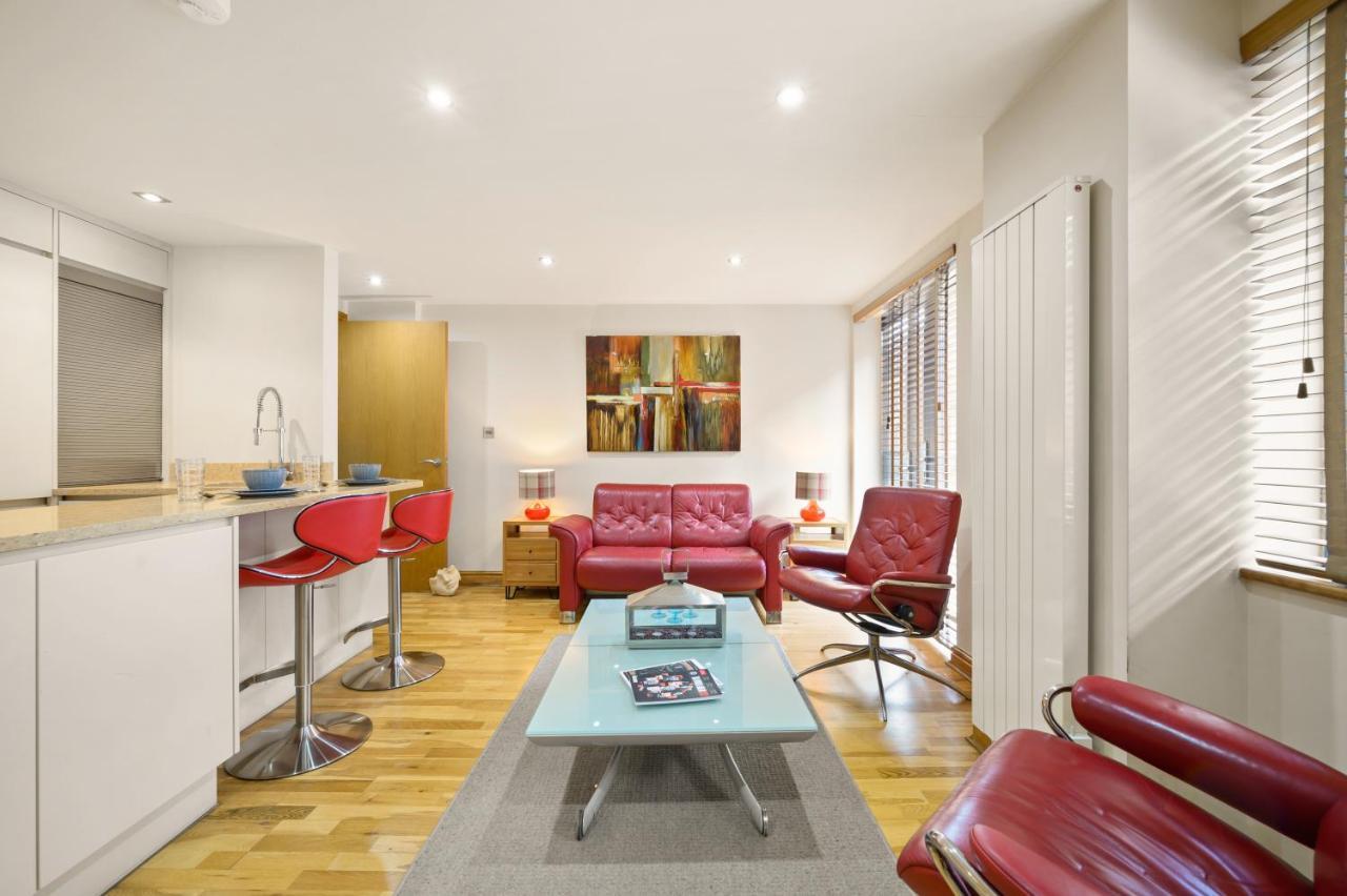 Lovely 2 Double Bedroom Flat With Patio แมนเชสเตอร์ ภายนอก รูปภาพ
