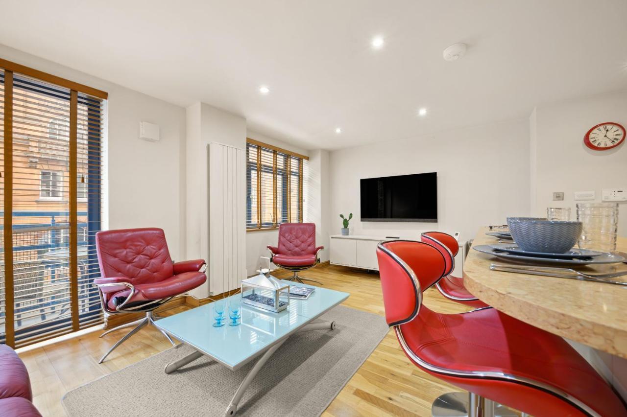 Lovely 2 Double Bedroom Flat With Patio แมนเชสเตอร์ ภายนอก รูปภาพ