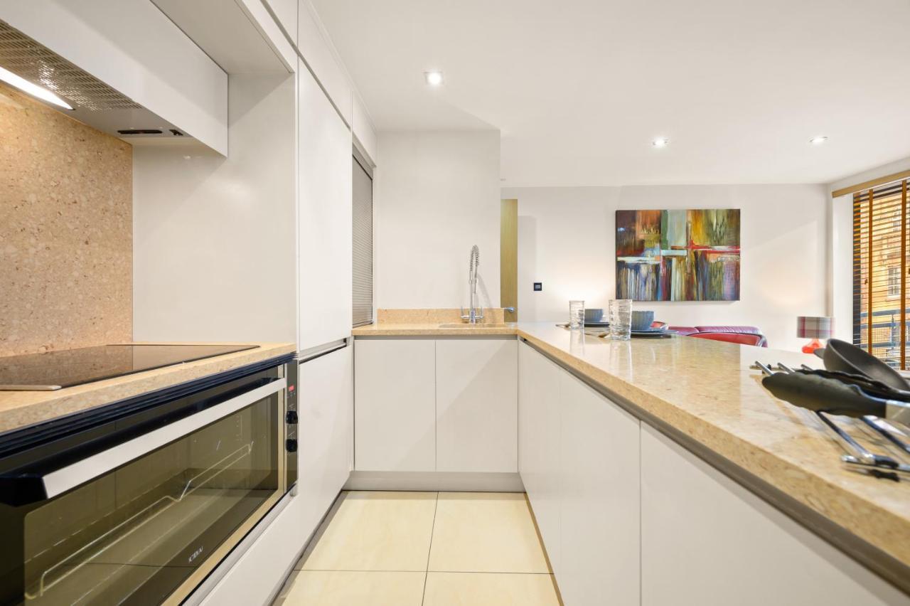 Lovely 2 Double Bedroom Flat With Patio แมนเชสเตอร์ ภายนอก รูปภาพ