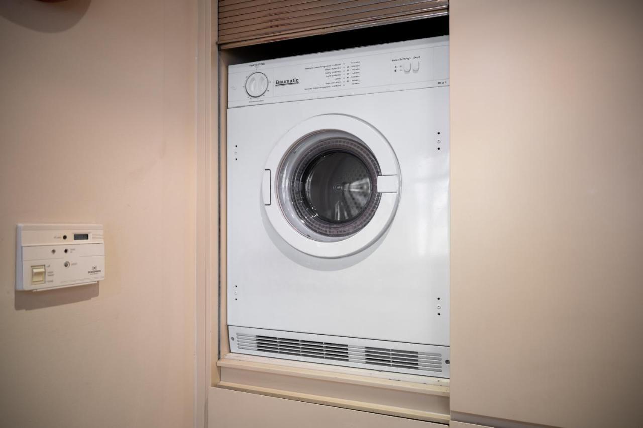Lovely 2 Double Bedroom Flat With Patio แมนเชสเตอร์ ภายนอก รูปภาพ